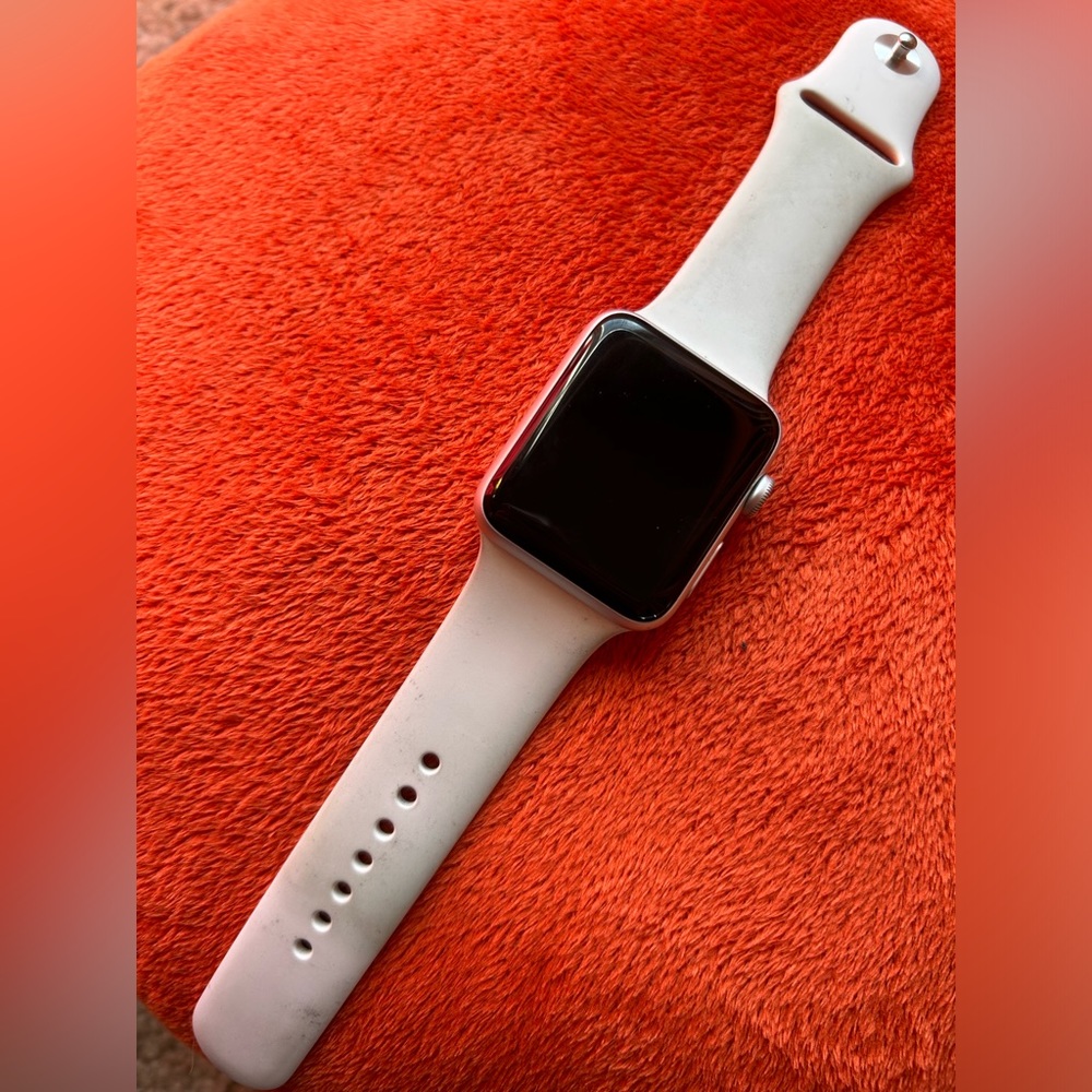 USED Silver Apple Watch ⌚️ series 3 • 42 mm • comes w/ charger & white S/M band!